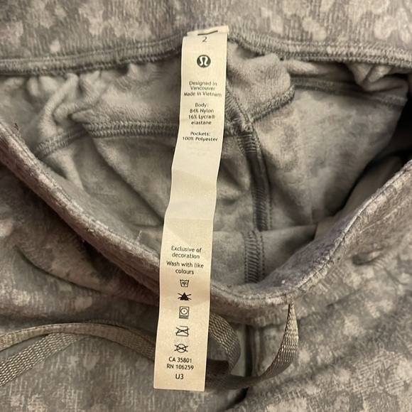 Lululemon Ready to Rulu Jogger Crop
Speckle Spritz Jacquard Rhino - Picture 5 of 6